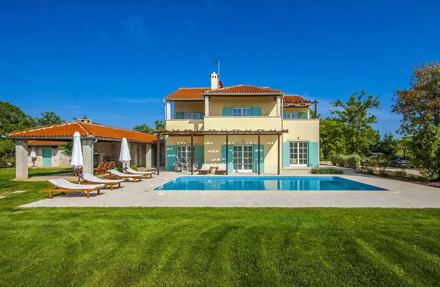 4 bedroom nice home in Butkovici