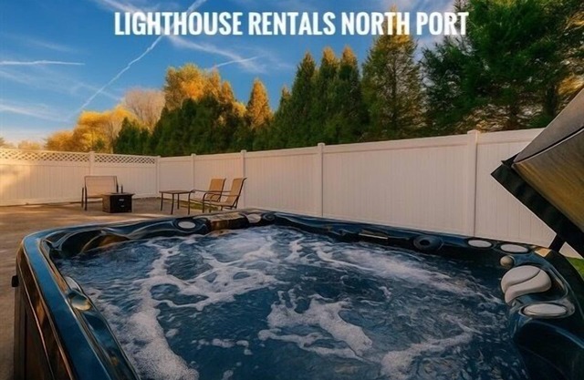 4 bedroom North Port w/Hot Tub