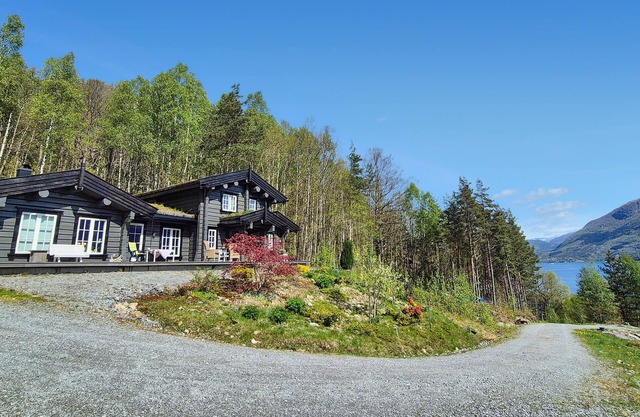 4 bedroom stunning home in Tørvikbygd
