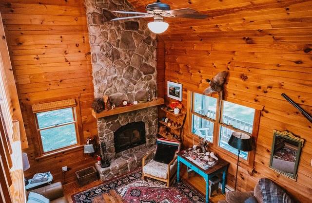 4-bedroom Vacation Cabin on 50 Private Acres