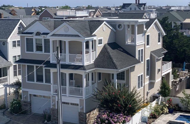 4-bedroom vacation home just a short walk to the Beach and town