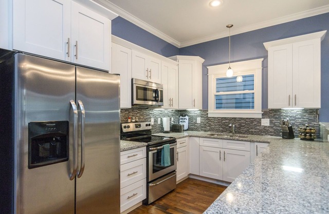 4 Bedrooms +2 Bonus Rooms. 3mi To Downtown, 4th NIGHT FREE