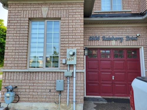 4 bedrooms 4 baths complete Home in Churchill Meadows, Mississauga