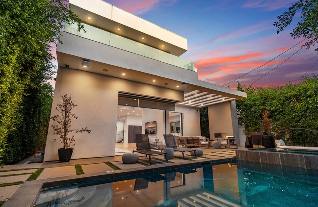 4 bedrooms, 5 beds Villa K