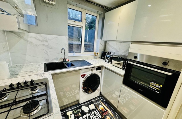 4 Bedrooms Full House Stourbridge Birmingham