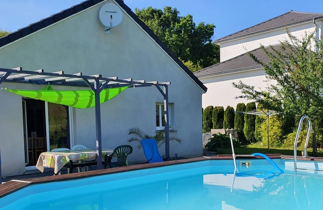 4 bedrooms in house with pool in Montfaucon 10 minutes from Besançon
