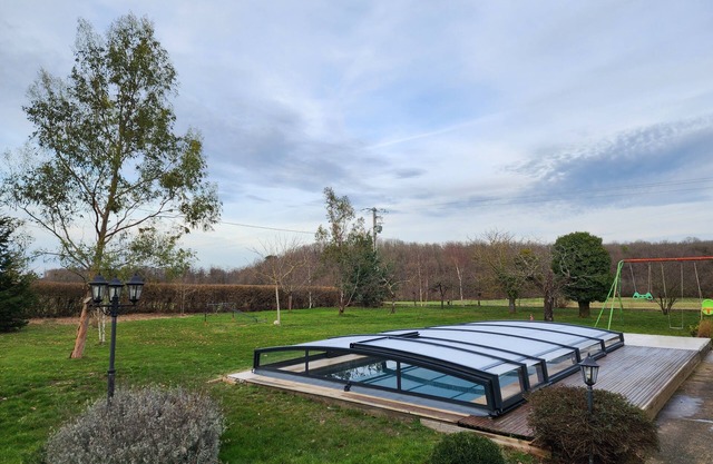 4 bedrooms sleeps 12 in large property with large wooded grounds in a quiet location