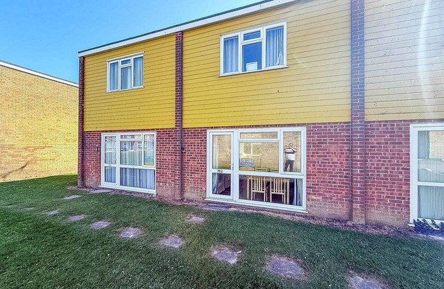 4 berth chalet to hire in just walking distance to Hemsby beach ref 18152B