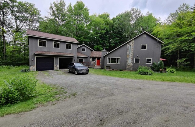 4+BR pet-friendly w/hot tub & Stratton parking pass!