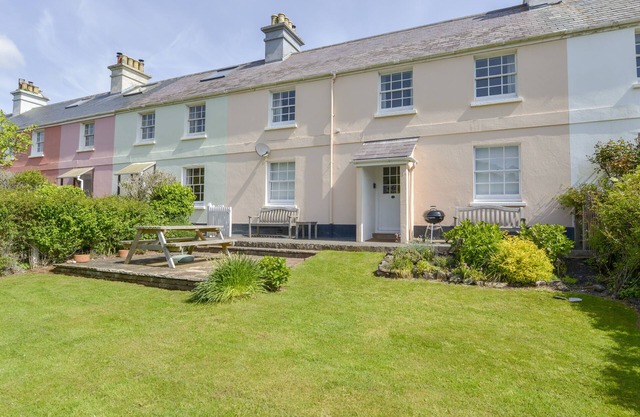4 COASTGUARDS COTTAGE, family friendly, with open fire in Hope Cove
