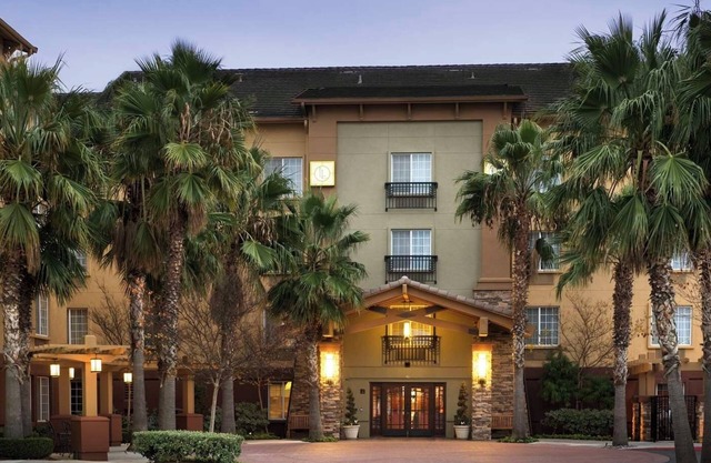 4 Comfortable Suites w/Full Kitchen & Daily Fresh Cookies in Sacramento