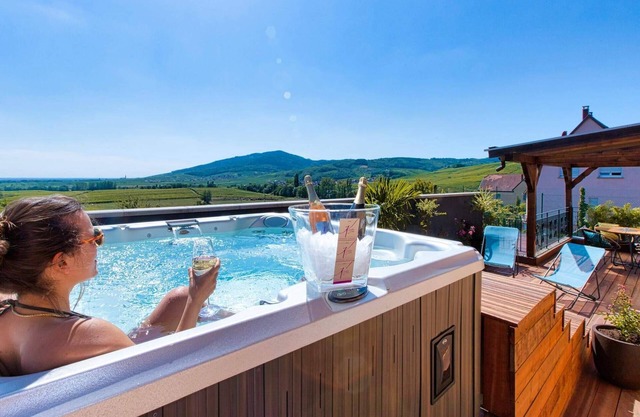 4 * cottage, private spa & panoramic terrace, 4 people