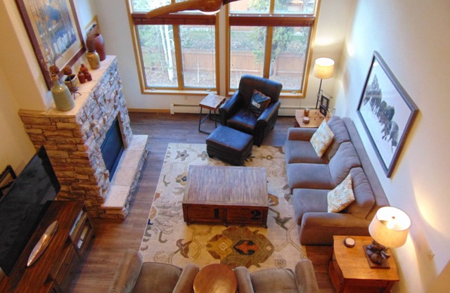 4 En Suites + Loft, Gorgeous Views, Easy Ski and Village Access
