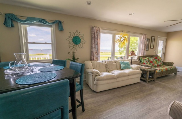 4 KING Bedrooms on the Waterfront- FREE Kent Island Sunsets- Near Wedding Venues