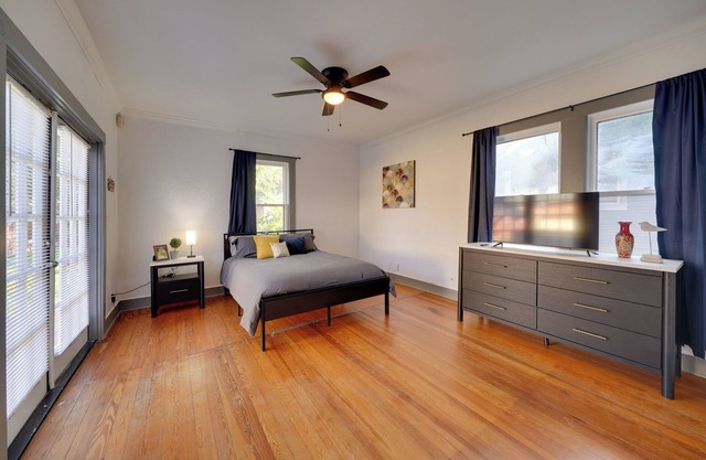4 Mi to Downtown! Cozy Bungalow in San Antonio