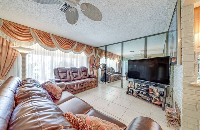 4 Mi to Hard Rock Stadium: Miramar Home w/BBQ!