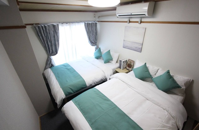 4 min to IKEBUKURO by train, keep luggage ok, Wi-Fi available