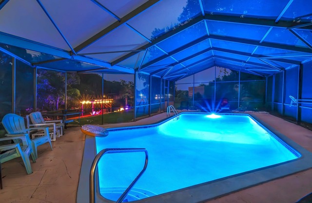 4 Rooms, Lake, Pool, Hot Tub, Bocce Ball, Putting Green, Fire Pit, Cold Plunge
