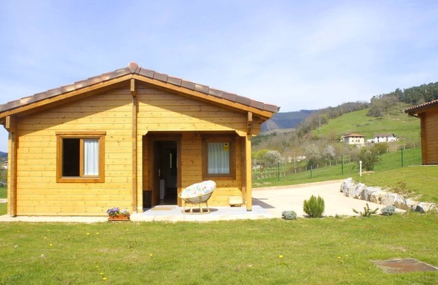 4. Satia Berri log cabin