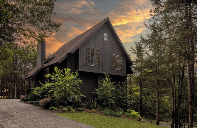 4 season private lakefront rental - perfect city escape/lakefront oasis
