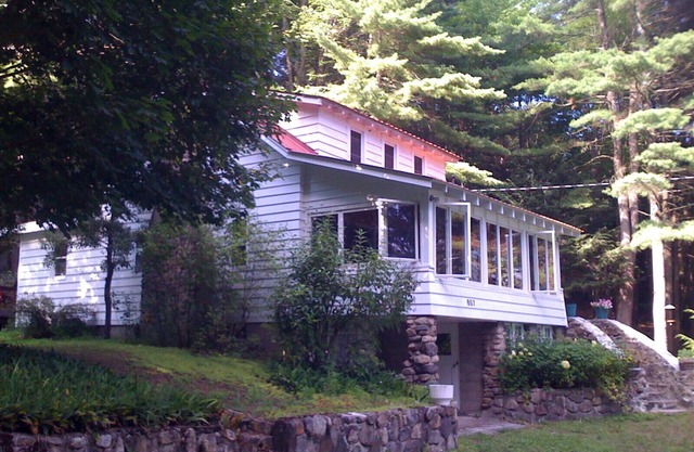 4 Seasons Romance and Serenity Discover your Perfect Retreat on Sacandaga Lake!n