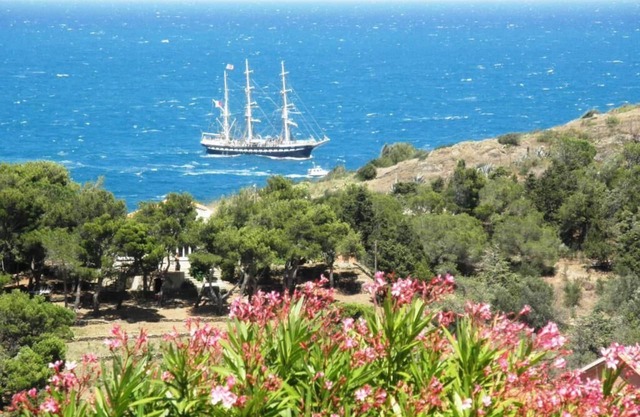4-sided villa 130 M², sea view, 3 bedrooms, beach 600 m'away, garage, WIFI, air conditioning, terraces