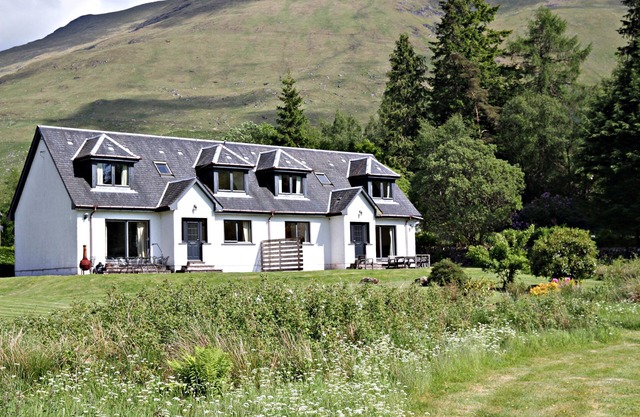 4 star, 4 bedroom, 3 bathroom Scottish cottage with sensational loch and mountain views