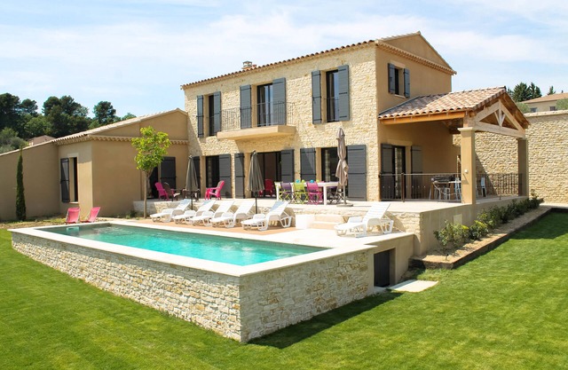 4-star house - Mont Ventoux view - heated swimming pool - boules pitch