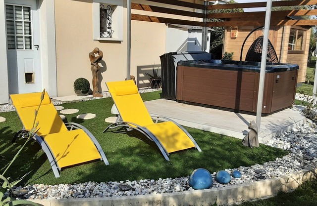 4* villa, heated pool, spa, sauna, 3 bedrooms and 2 bathrooms
