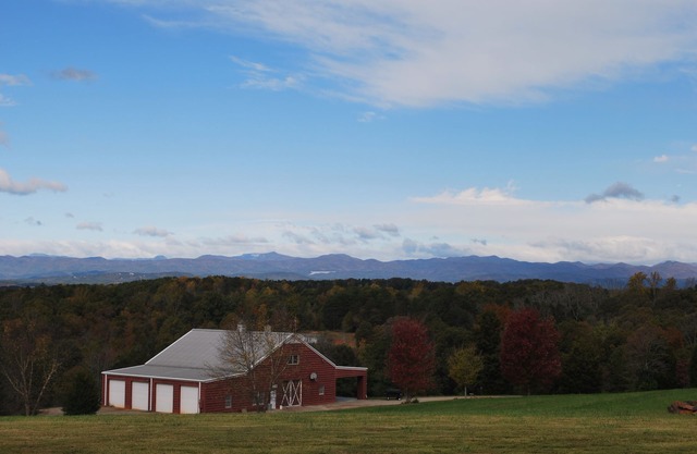 40 Acre Cabin -farm experience with fishing, near Lake Keowee and Clemson, SC