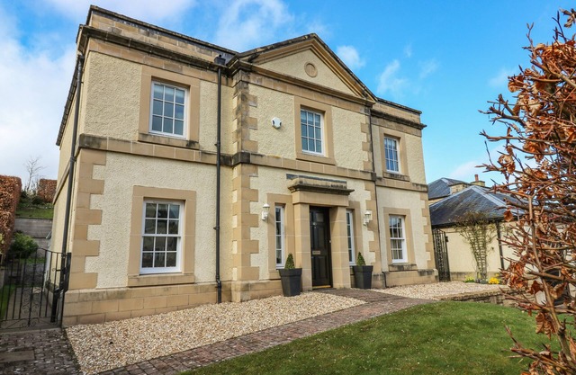 40 BOWMONT COURT, pet friendly, character holiday cottage in Kelso