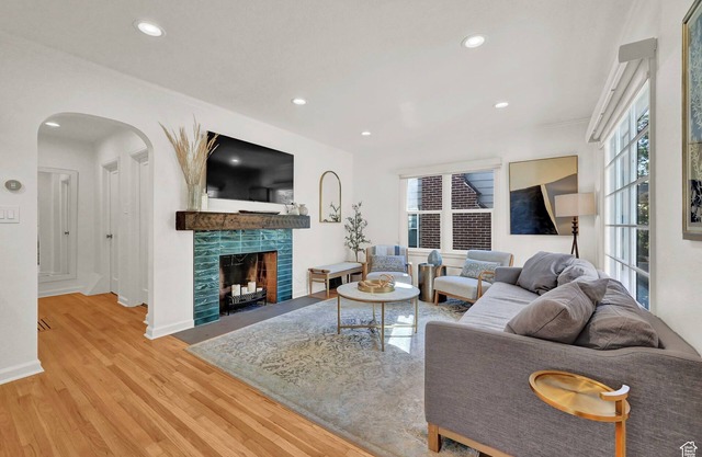 40% off monthly rental! Designer Bungalow, 30min to skiing, 1.5 M from U