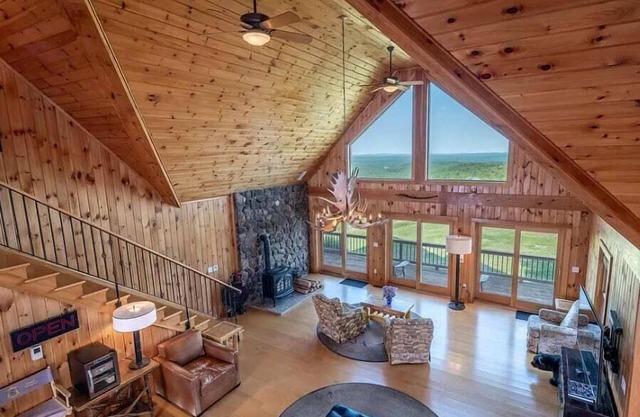 400 Acre Estate/Pool/Golf/Fishing/Hunting