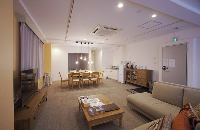 401 Osakas largest private room 120 square met/Osaka Ōsaka