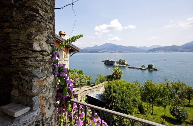 4½-room apartment with fantastic views of the lake & the castles of Cannero