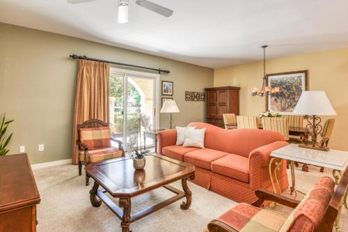 4106-1 Cozy Ground Floor 1 BR with fenced patio