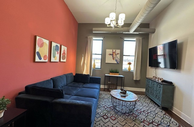 420 friendly 2br/2ba with optional parking/sleeps 8