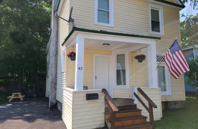 43 Cliff - Apt 1 - 3 bdrm apt in City Center Oneonta, walkable to Main St