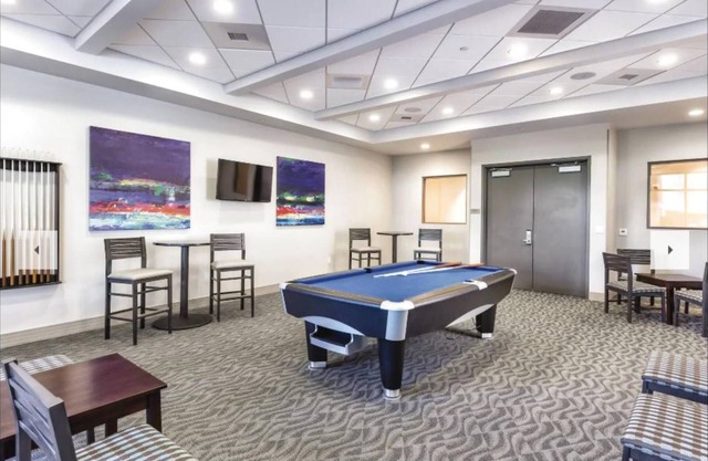 4BD Vegas Condo w/Pool, Hot tub, Gym, Grills, WiFi