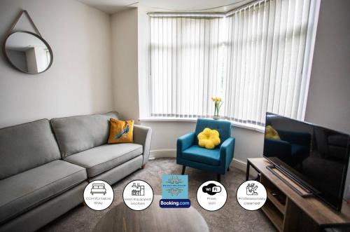 4Bedroom House By Escape & Estates Short Lets & Serviced Accommodation Stourbridge With Private Garden & Off Road Parking