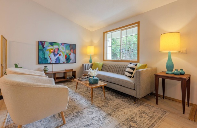 4BR/2.5BA Home, Close to Intel, Nike & Hospitals