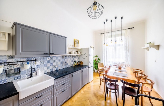 4BR + 2.5BATH Harry Potter's Huge Central Apt.