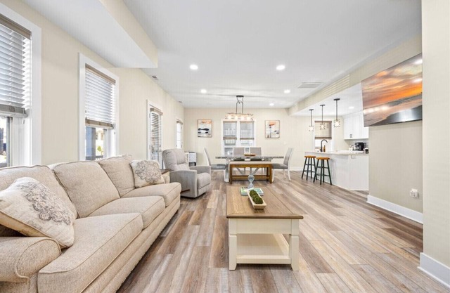 4BR/3.5BA Modern Beach Home