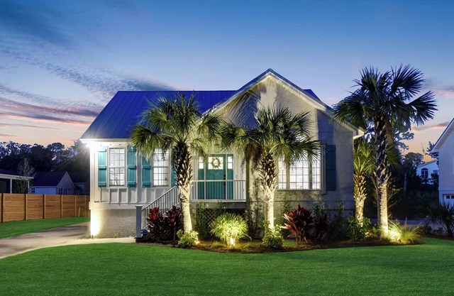 4br/3.5ba. Private pool! Only 2 miles to beach