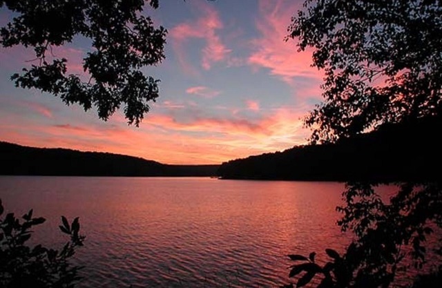 4BR/3BA; Deep Creek Lake State Park is steps away!