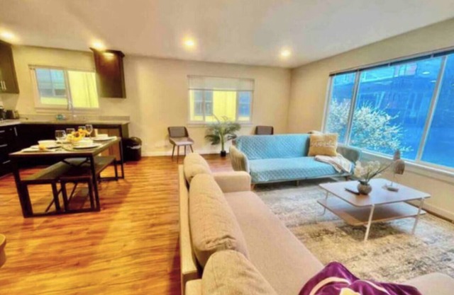 4BR/4BA Queen Anne Retreat & Easy Port Access!