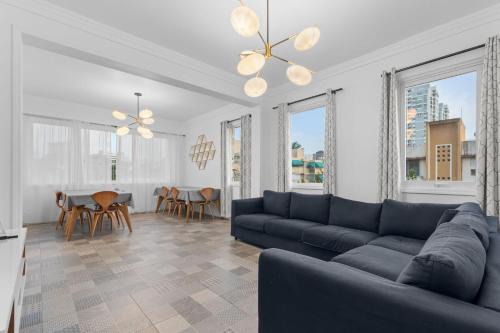 4BR apartment Steps to beach Wifi & Nightlife