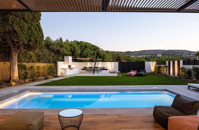 4BR Ensuite Villa in Pigi, Ping Pong, BBQ w Steps to Amenities