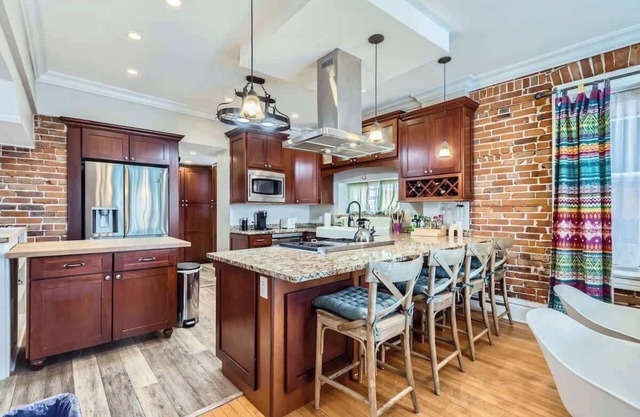 4BR Family Home w Yard, Monthly in Congress Park