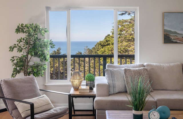 🌊🌞 4BR Ocean-View Oasis with Hot Tub, Arcade, and EV Plug by SF & Beaches 🏖️